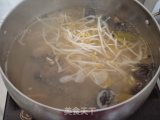 Silver Bud Shiitake Mushroom Crucian Fish Soup recipe