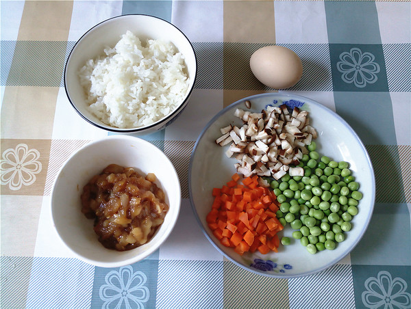 Chicken Fried Rice with Mushrooms, Carrots and Pea recipe