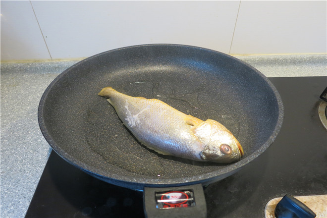 Braised Yellow Croaker in Sauce recipe