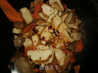 Braised Pork and Carrots Sautéed and Dried recipe