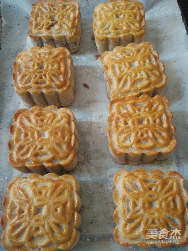 Cantonese Egg Yolk Mooncake recipe