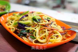 Fried Noodles with Purple Cabbage recipe