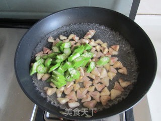 Beef Cubes with Colored Pepper and Water Chestnut recipe