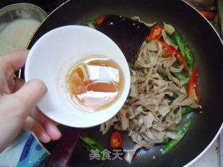 [stir-fried Duck Intestines with Double Pepper]--salad Can Also be Stir-fried recipe