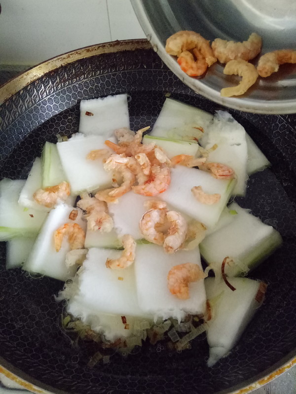 Winter Melon, Sea Rice and Coix Seed Soup recipe