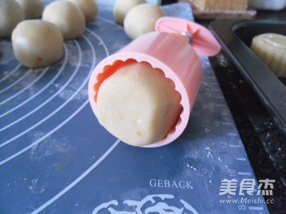 Pumpkin Paste Filling Mooncakes recipe