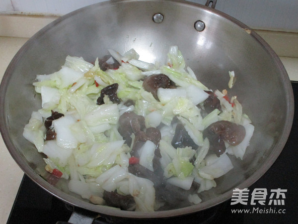 Hot and Sour Black Fungus Cabbage recipe