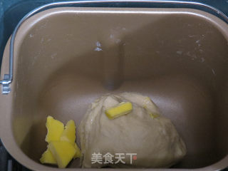 Crispy Outside and Soft Fruity Fragrance Inside. 【yellow Peach Crispy Bread】 recipe