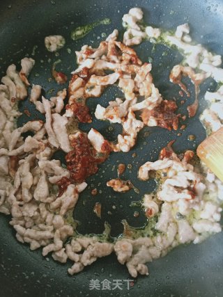 Stir-fried Shredded Pork with Tea Tree Mushroom recipe