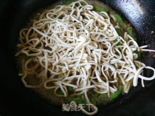 Braised Noodles with Beans recipe