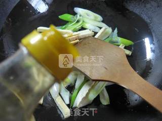 Stir-fried Dried Tofu with Green Onions recipe