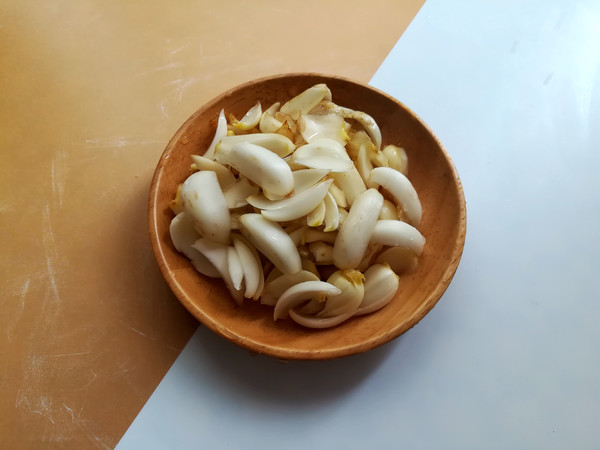 Red Date Lily Quail Eggs recipe