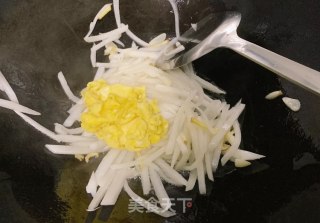 Scrambled Eggs with Shredded Radish recipe