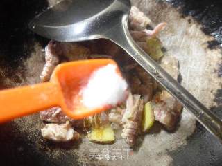 Stir-fried Mantis Shrimp with Leek recipe