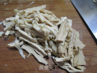 Braised Bamboo Shoots with Medium Fin Oil and Bean Strip recipe