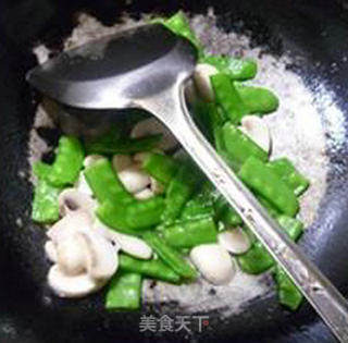 Fried Snow Peas with Fresh Mushrooms recipe