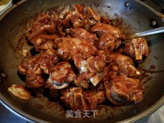 Stewed Pork Knuckles with Mushrooms and Chestnuts recipe