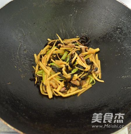 Noodles with Yuxiang Pork Sauce recipe