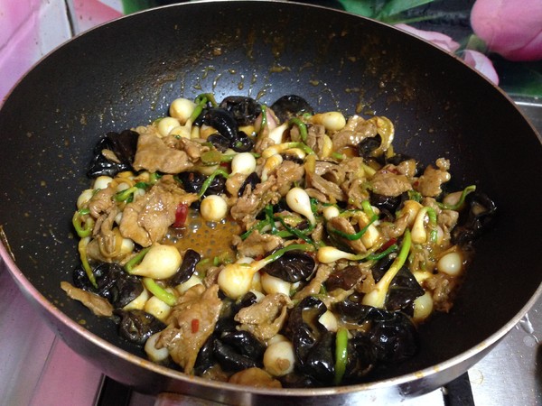 Stir-fried Pork with Wild Garlic recipe