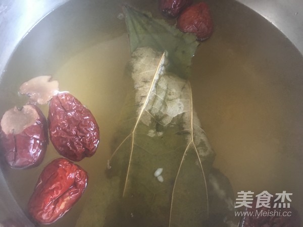 Rice Congee with Red Dates, Tremella and Lotus Leaf Stem recipe