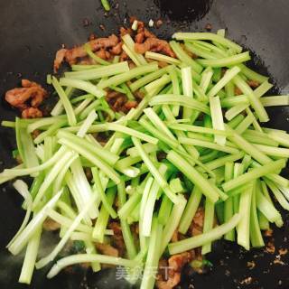 Celery Stir-fried Beef recipe