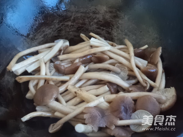 Braised Tea Tree Mushroom recipe