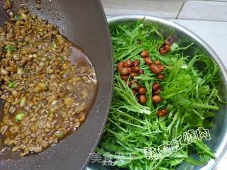 Minced Meat Mixed with Bitter Chrysanthemum recipe
