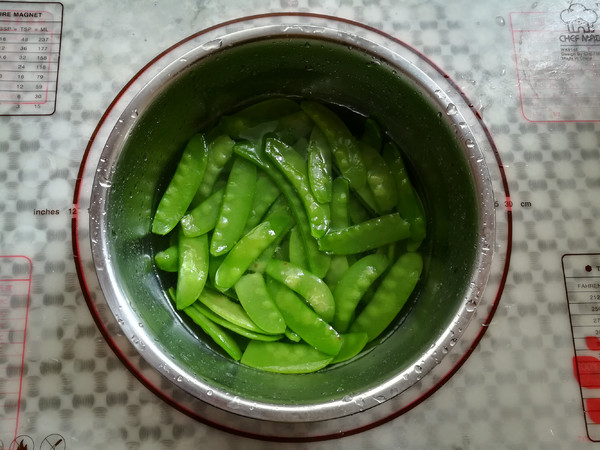 Vegetarian Fried Snow Peas recipe