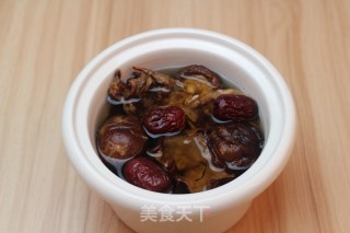 Guangdong Old Fire Soup-mushroom, Fungus, Cuttlefish Soup recipe