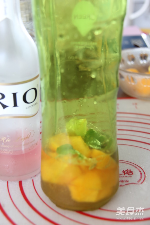 Rio Yellow Peach Cocktail recipe