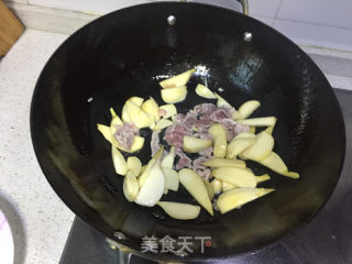 Stir-fried Pork Slices with Mushrooms and Lettuce recipe