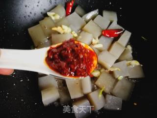 Stir-fried Jelly with Garlic Sprouts recipe