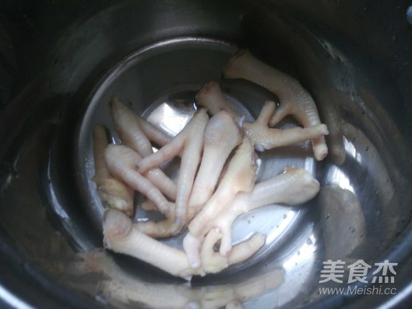 Papaya and Chicken Feet Breast Enhancement Soup recipe