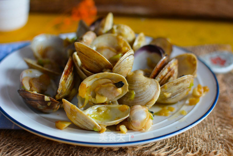 White Clams in Scallion Oil are Very Beautiful When They are Simply Fried