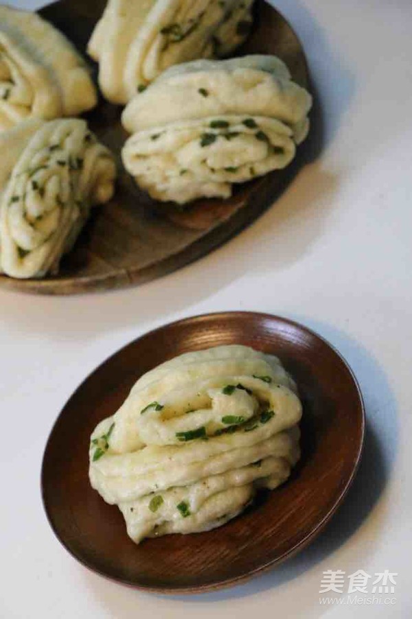 Scallion Oil and Pepper Salt Roll recipe