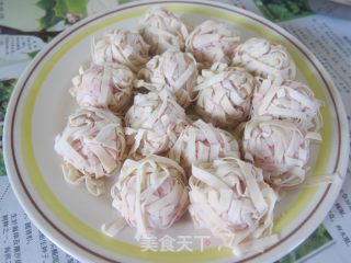 Permeated with A Strong Cheese Flavor, Covered in Strips of Wonton Silk の "golden Cheese Ball" recipe