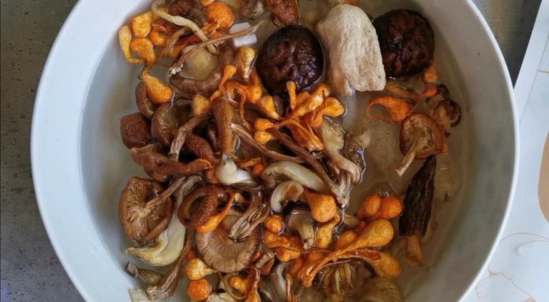 Wild Mountain Mushroom Pork Ribs Soup recipe