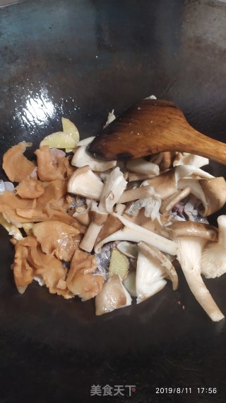 Fried Pork Belly Mushroom with Sliced Chicken recipe