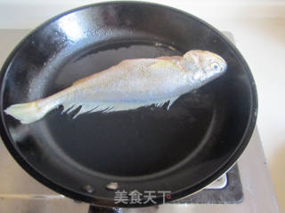 Thousands of Yellow Croaker Burnt Mold recipe