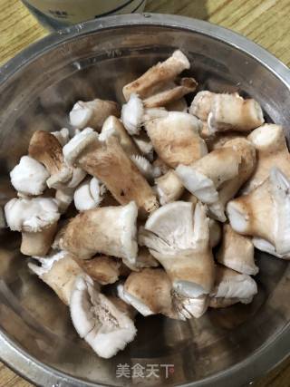 Waste Utilization-fried Shiitake Mushroom Roots recipe