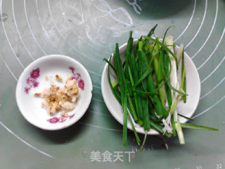 Fried Instant Noodles with Seafood and Carrot recipe