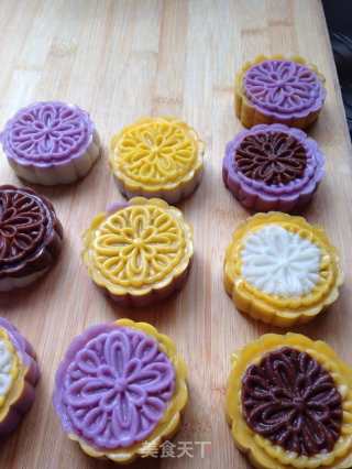 Colorful Snowy Moon Cakes recipe