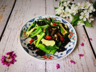 Stir-fried Vegetable Core with Black Fungus and Yuba recipe