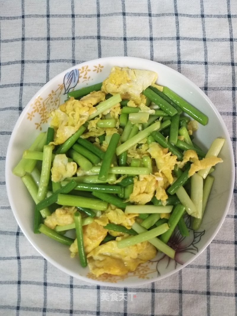 Scrambled Eggs with Garlic Moss recipe