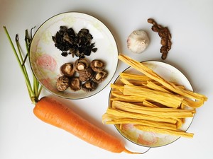 Fried Yuba with Mushrooms and Fungus recipe