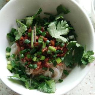 Home-cooked Rice Noodles with Pork recipe