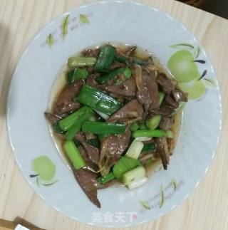 Stir-fried Pork Liver with Garlic Sprouts recipe