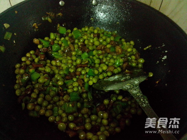 Beef Balls and Green Pepper Stir-fried Beans recipe