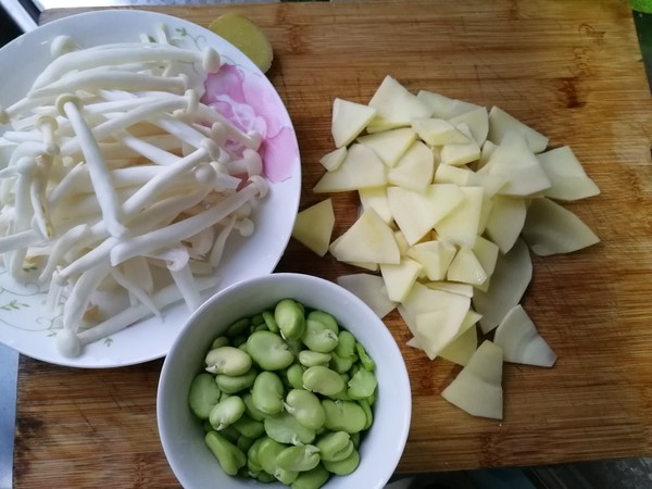 Stir-fried Douban with Seafood, Mushroom, Spring Bamboo Shoots recipe