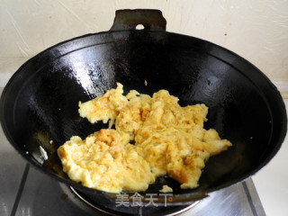 Scrambled Eggs with Spinach and Shrimp Skin recipe